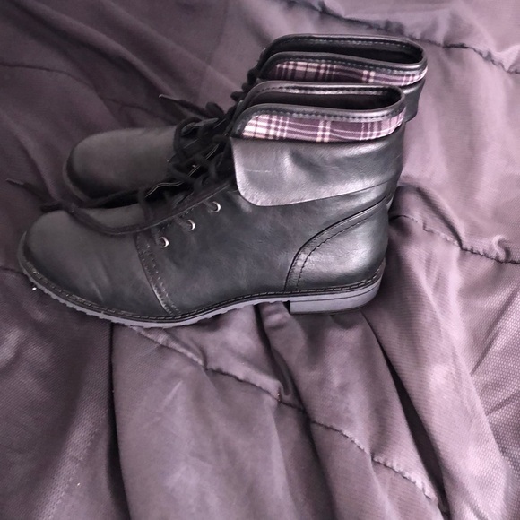 Black boots - Picture 2 of 4